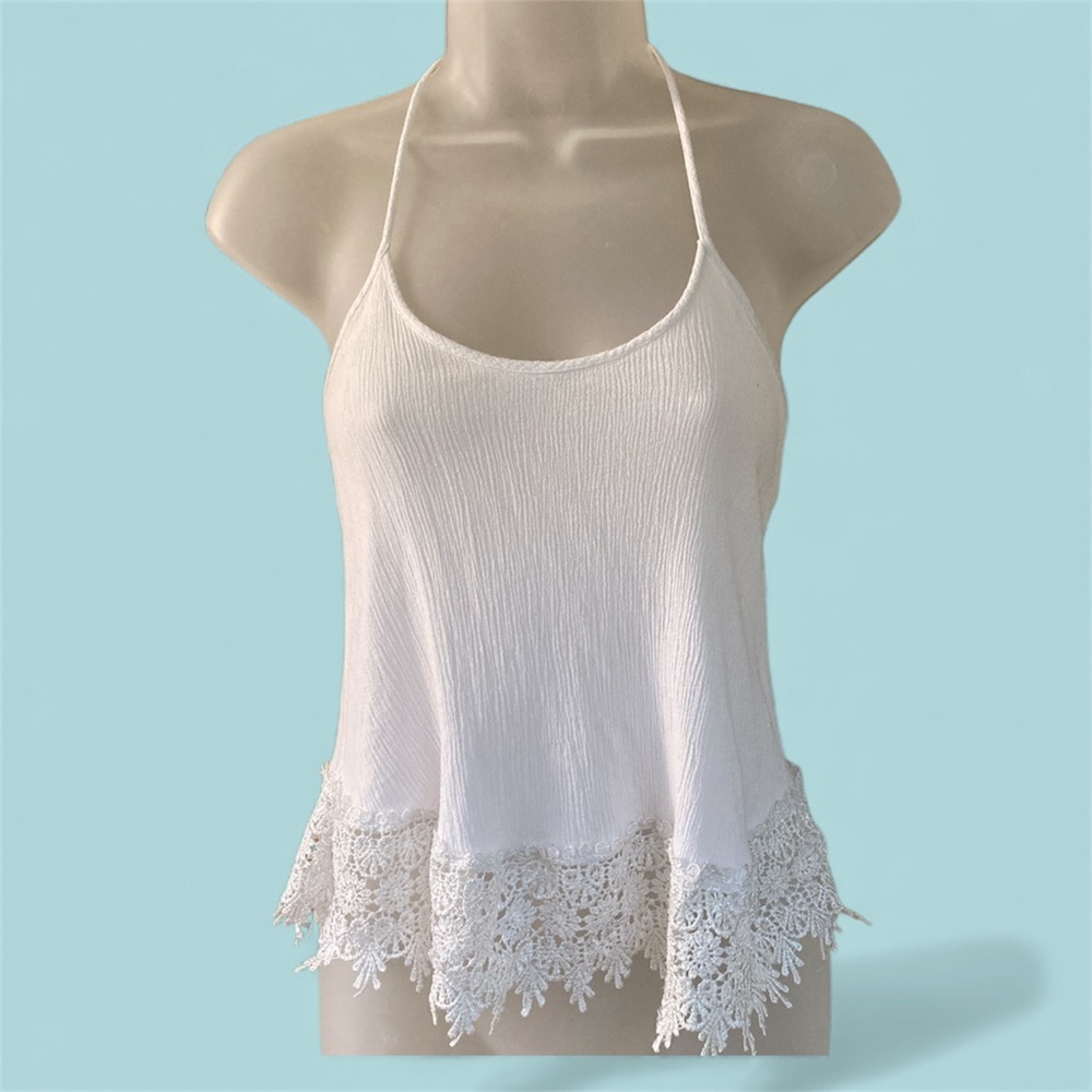 Full Tilt White Crop Linen style fabric top with lace border Medium